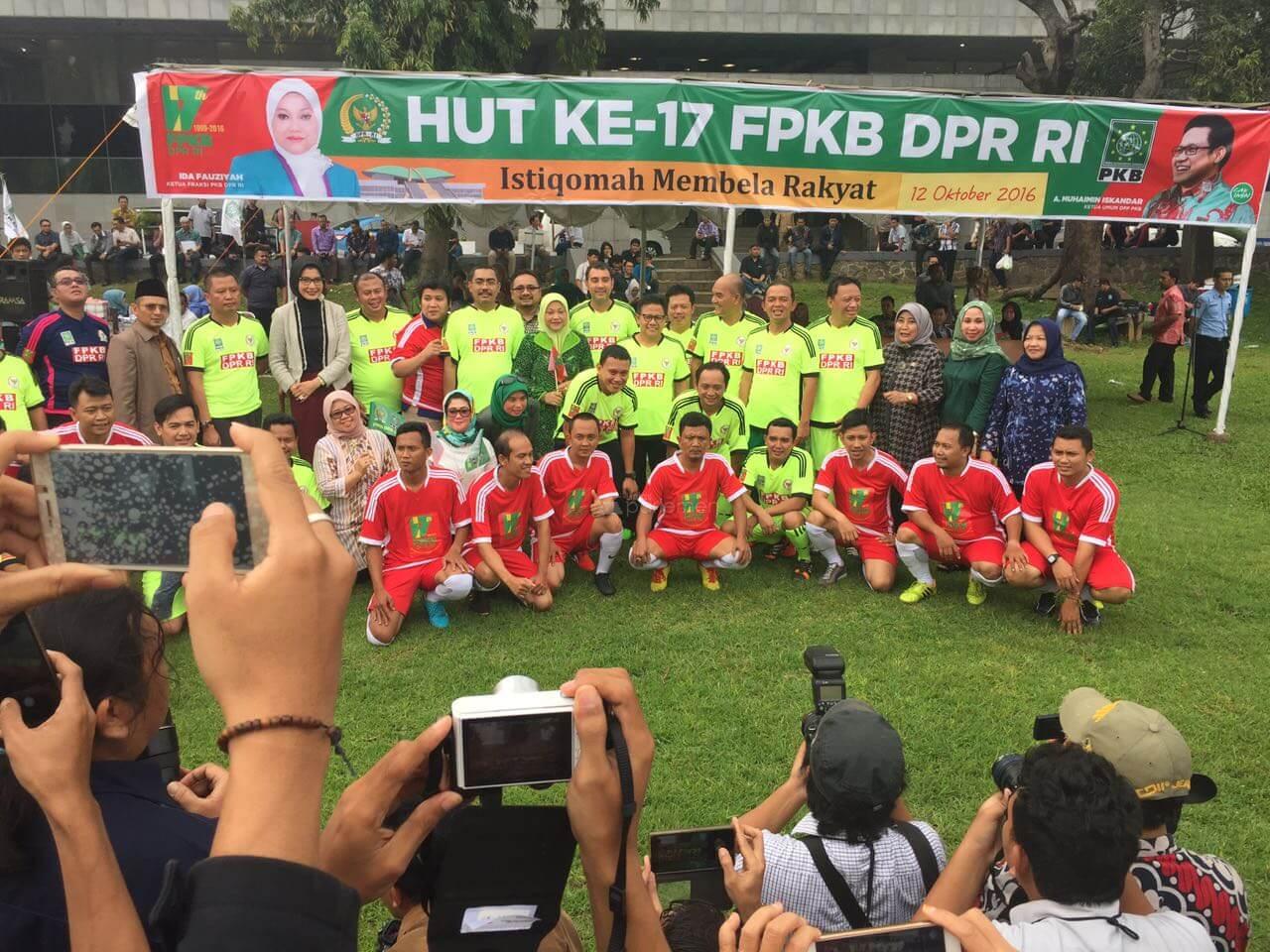  HUT ke-17 Fraksi PKB DPR, Gelar Pertandingan Sepak Bola dengan Wartawan