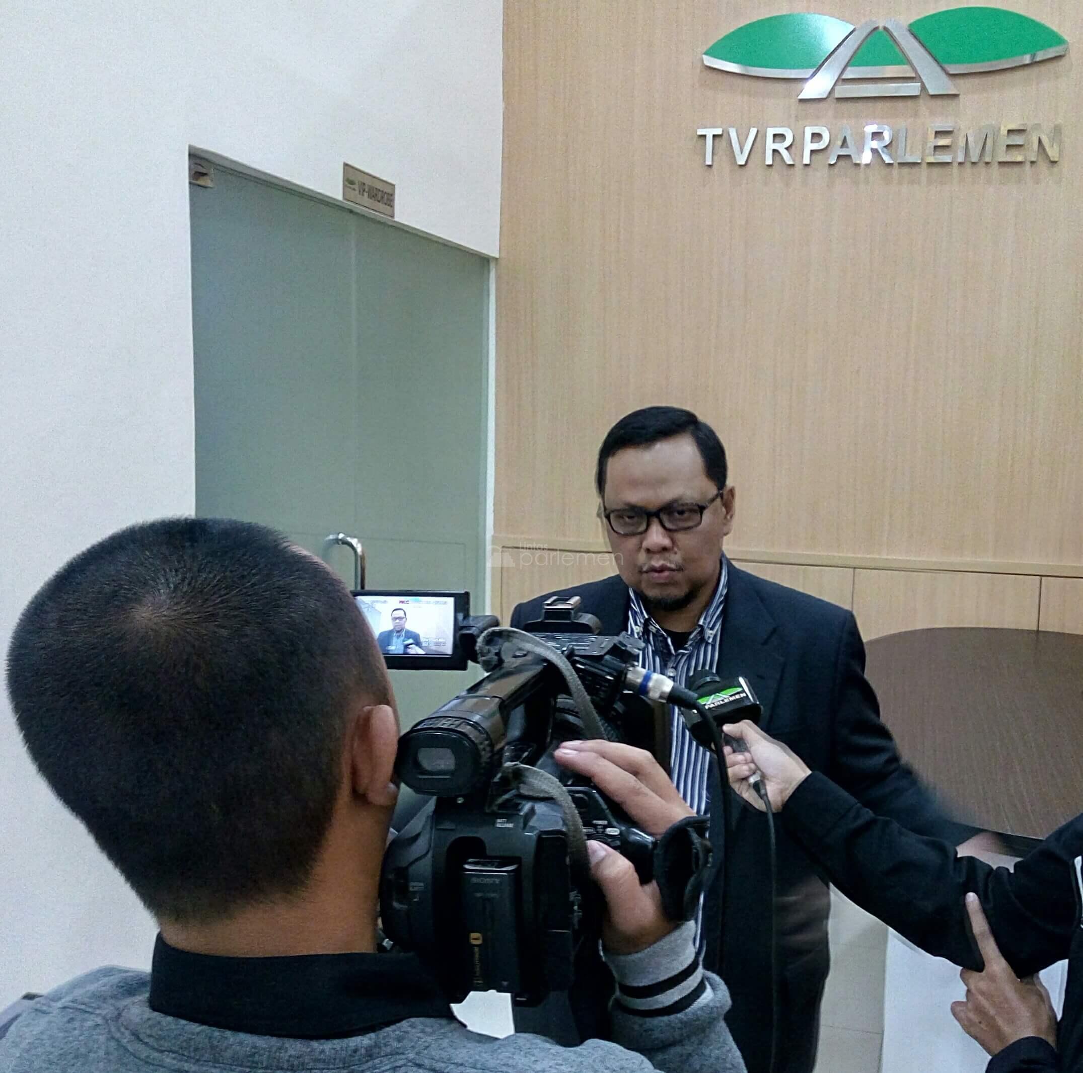  ‘Maklumi Kalau Sering Salah karena Ahok Tak Paham Konstitusi’