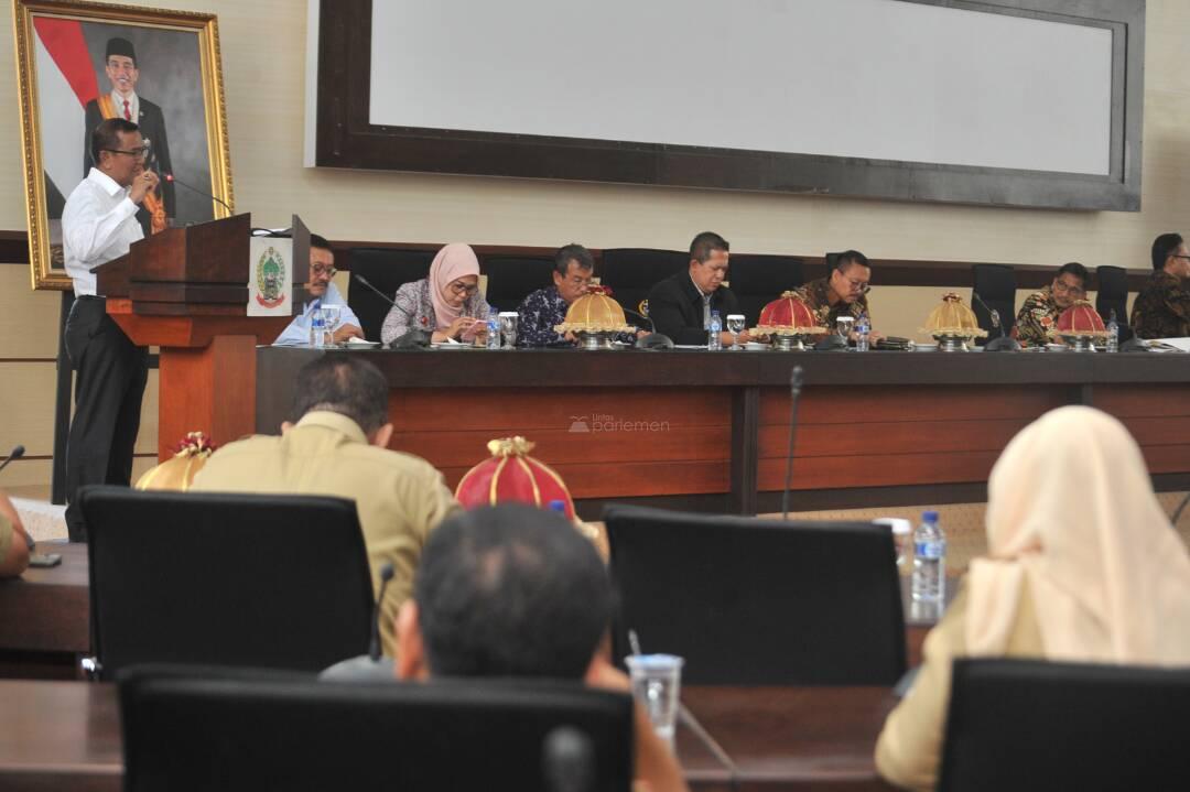  Rapat dengan Komisi VI DPR, Wagub Agus Bahas Proyek Kereta Api Makassar-Parepare