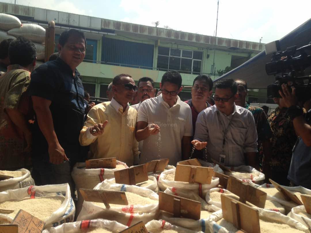  Jelang Ramadhan, Sandiaga Tinjau Pasokan Beras di Pasar Induk Cipinang