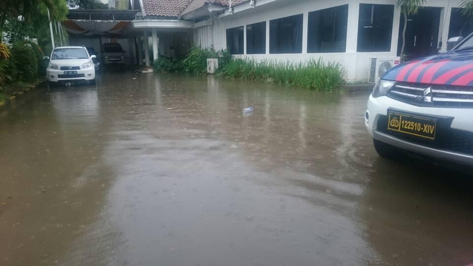  Hujan 1 Jam, Rumah Jabatan Wagub Sulsel Laiknya Kolam