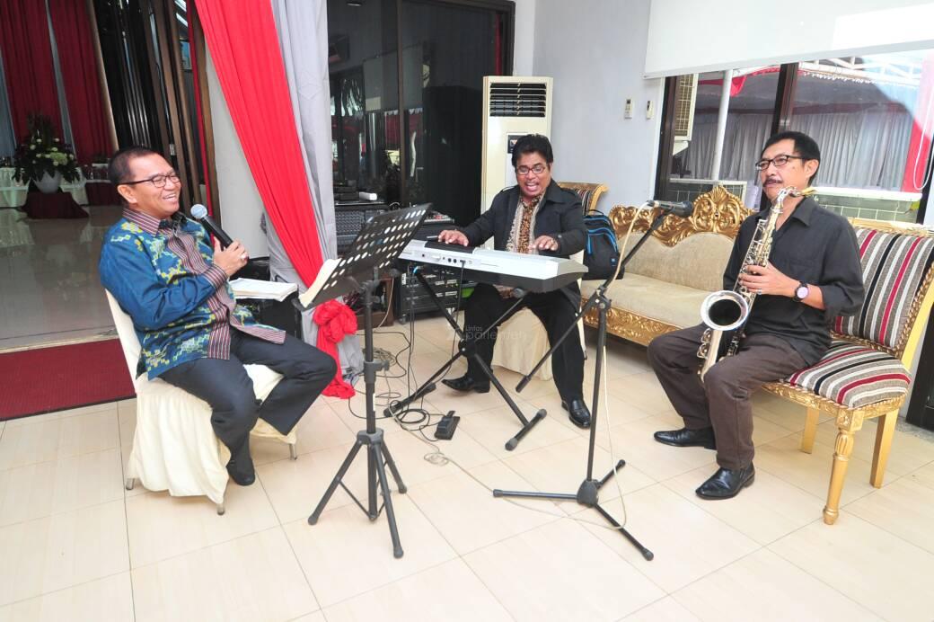  Agus Open House dan Melantunkan Lagu  “Kisah Kasih di Sekolah”  Populer di Tahun 90an