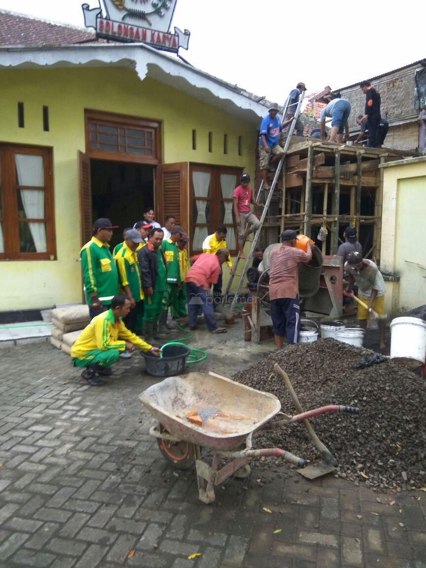  Ajak Warga Beribadah, DPD Golkar Malang Bangun Musholla di Luar Kantor