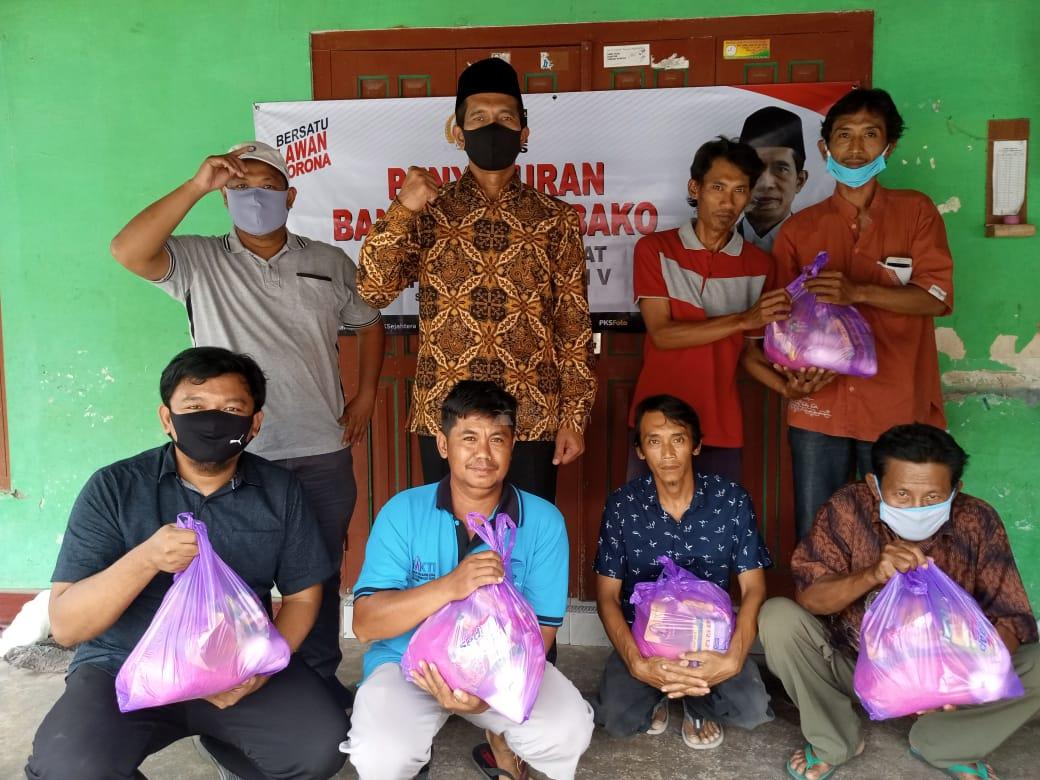  Abdul Kharis Berikan Bantuan Warga Solo dan Klaten Terdampak Covid-19