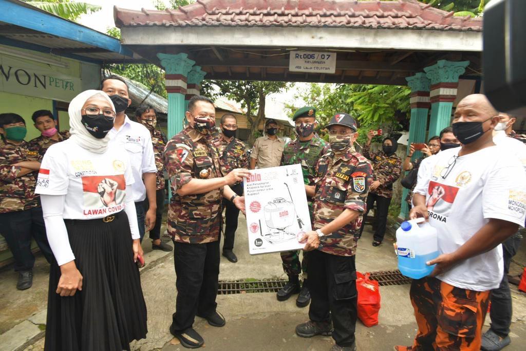  Bamsoet Berikan Sembako ke Veteran dan Warakawuri TNI dan Polri