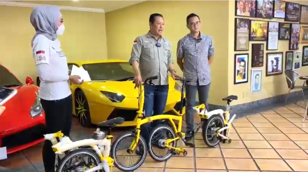  Telah Diluncurkan Sepeda Kuning Lipat Model Brompton Merek ‘Bamsoet’