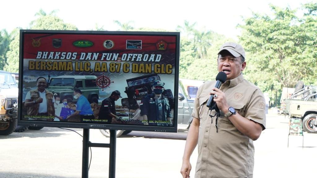  Bamsoet Bersama Komunitas Offroad Berikan Bantuan Sosial di Sentul dan Hambalang