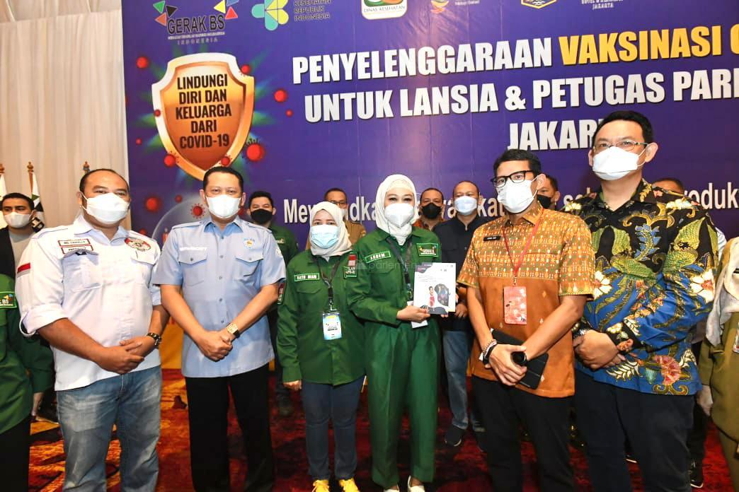  Bamsoet Tinjau Vaksinasi Covid-19 Tahap II bagi Lansia dan Pekerja Pariwisata