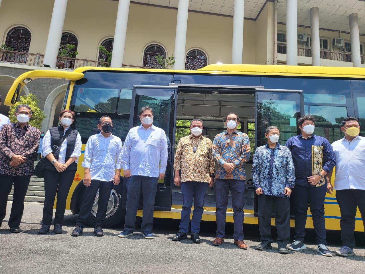  Beri Bus Listrik ke UGM , Airlangga Curhat Sulitnya Mata Kuliah Teknik Mesin