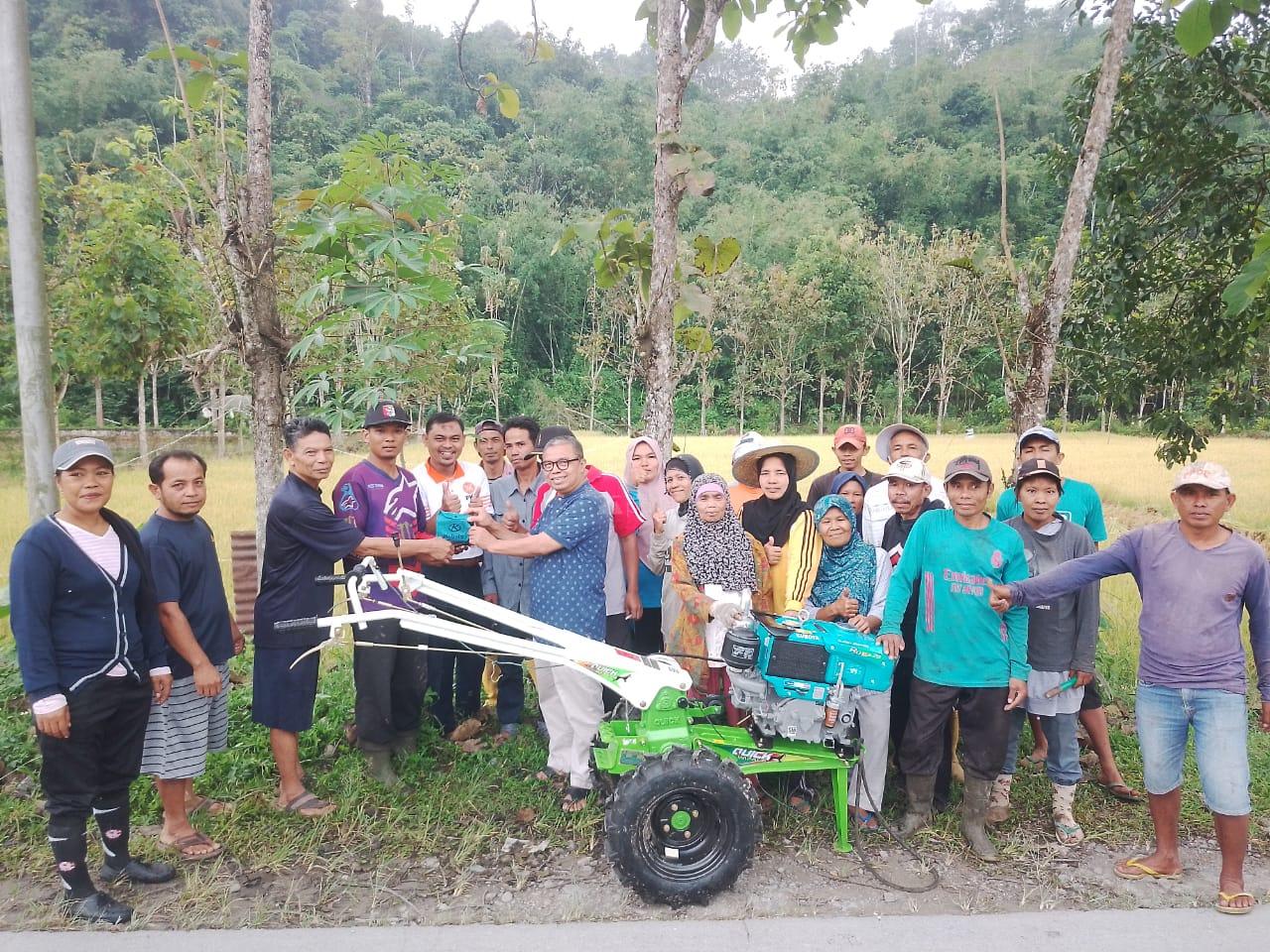  Kunjungi Solok Selatan, Hermanto Serahkan 6 Macam Bantuan