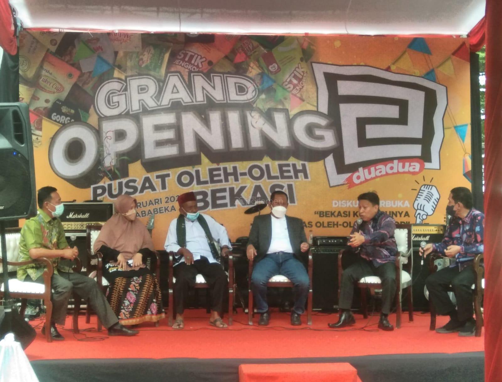  Obon Tabroni Gelar Diskusi Publik di Grand Opening Pusat Oleh-oleh Kabupaten Bekasi