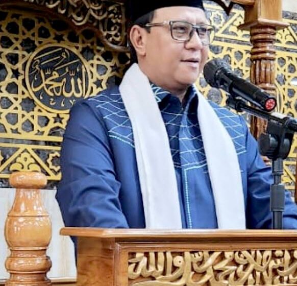  MENJADI ORANG TUA YANG BIJAKSANA : Mendidik Generasi Unggul yang Berkarakter