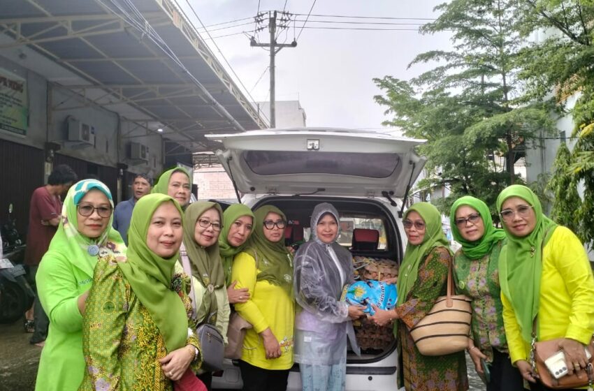  Pimpinan Wilayah Muslimat NU Sulsel Salurkan Bantuan Banjir di Makassar Bertepatan dengan Hari Ibu